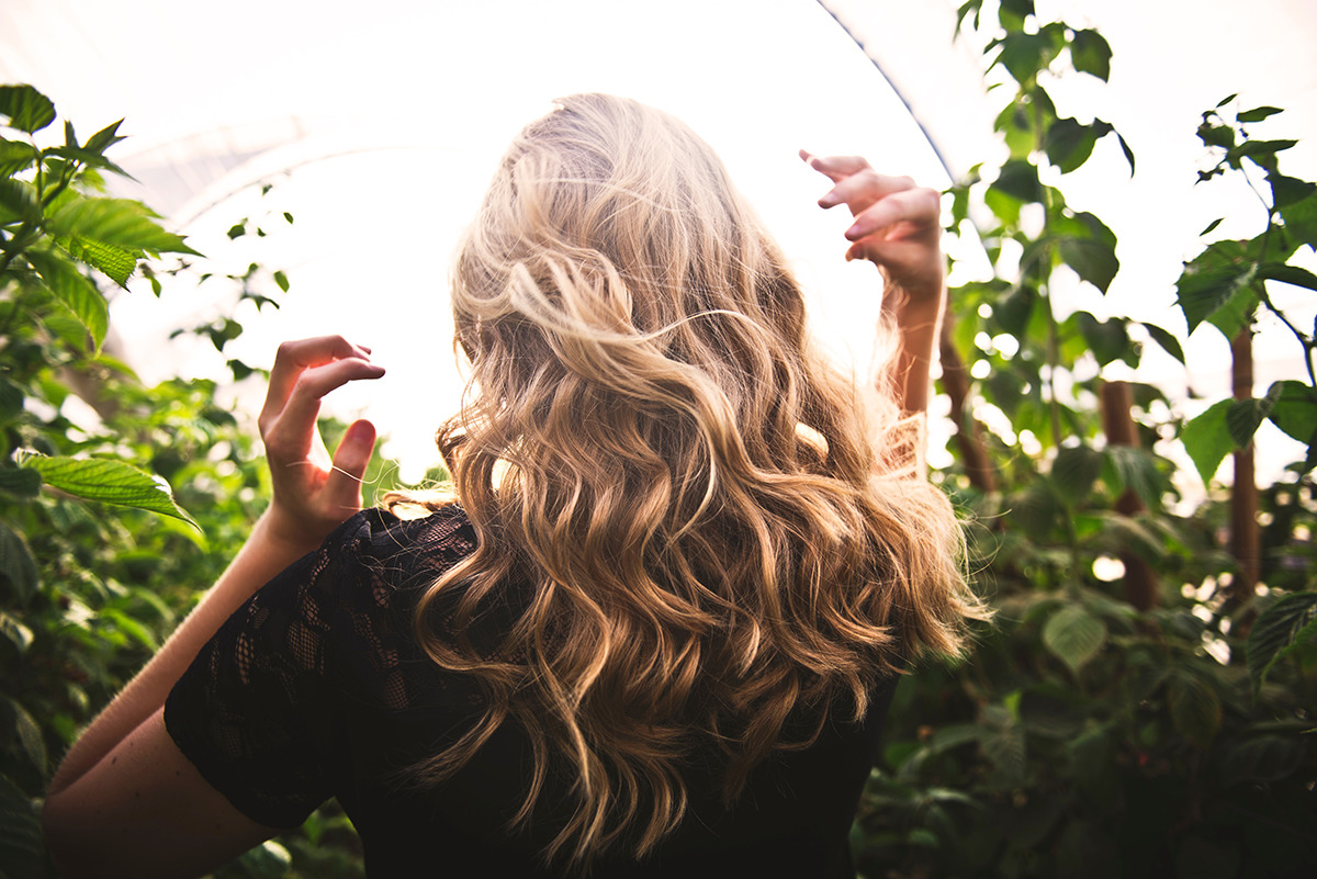 Descubre el protocolo Aquapure que evita la caída del cabello, la seborrea y la descamación del cuero cabelludo.